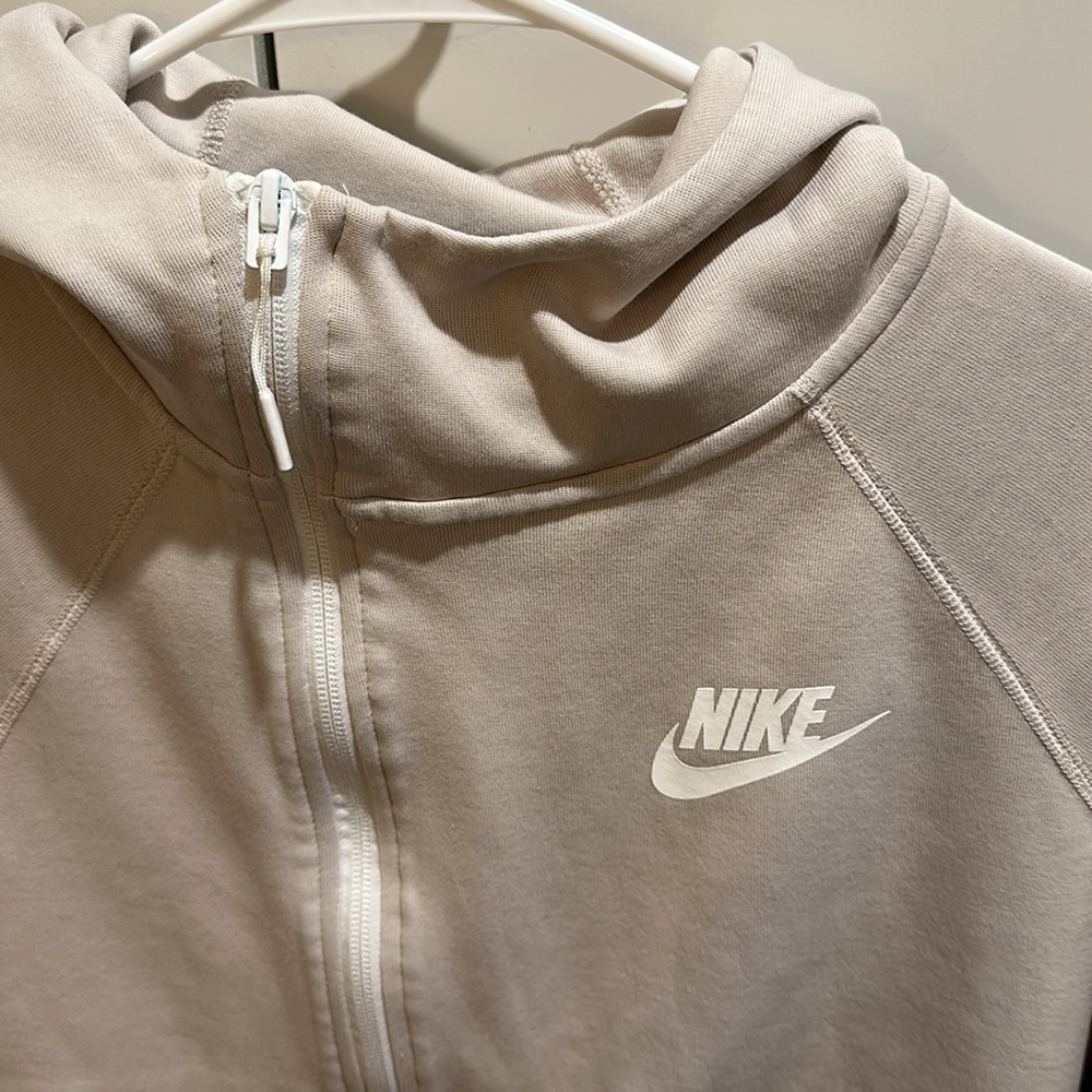 Nike Women's Sweatshirt in Light Gray - Picture 5 of 6